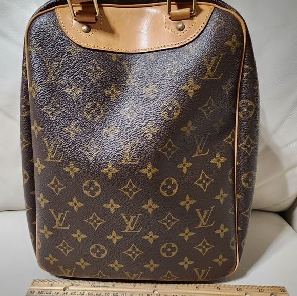 Louis Vuitton Excursion Bag - Picture 13 of 14